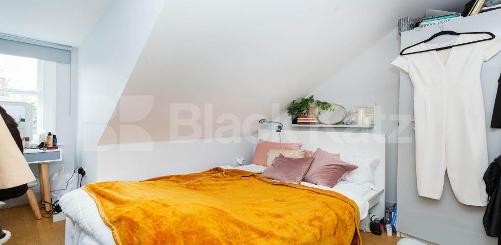 			6 Bedroom, 2 bath, 2 reception Flat			 Parolles Road, Archway